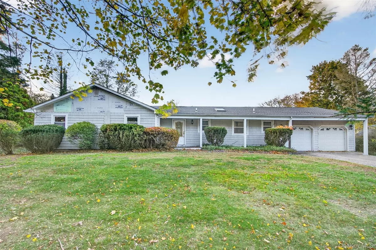 East Setauket, NY 11733,5 Julia CIR