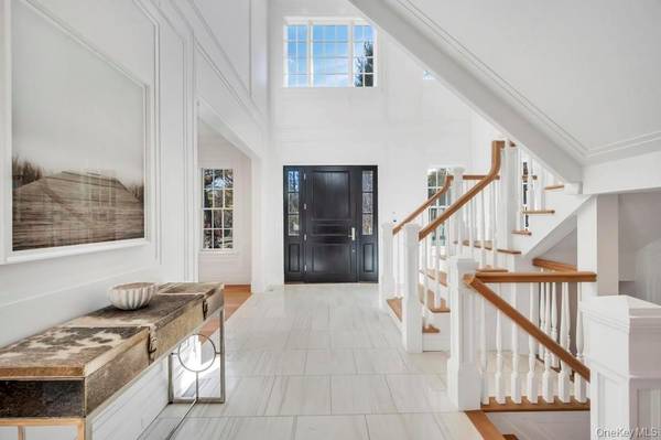 Manhasset, NY 11030,207 Mill Spring RD