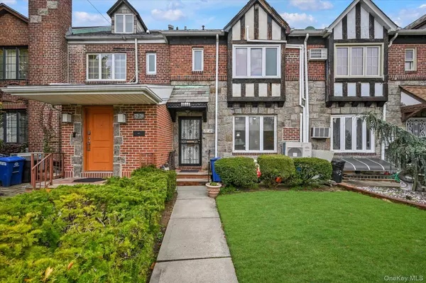 Kew Garden Hills, NY 11367,73-41 141st PL