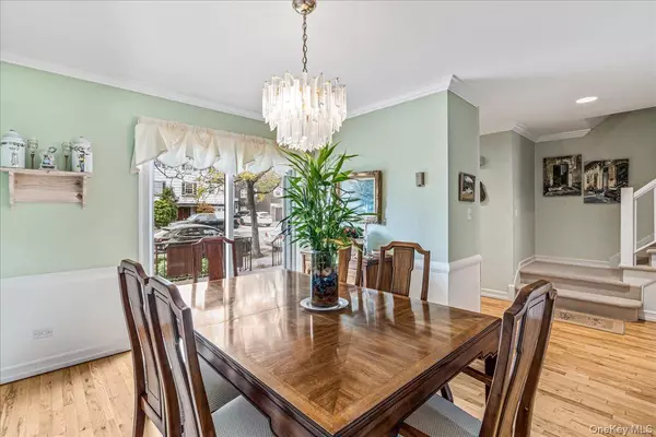 Bayside, NY 11360,17-09 215 #TH45