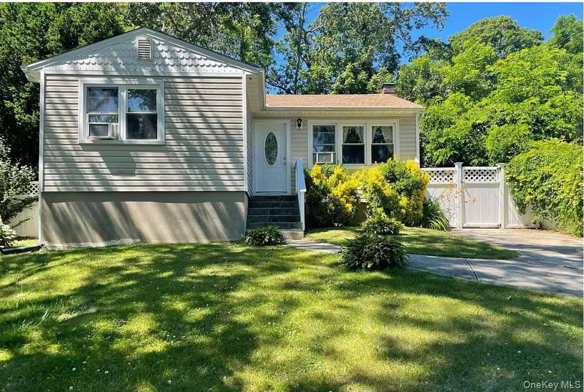 Farmingville, NY 11738,11 Edgewood AVE