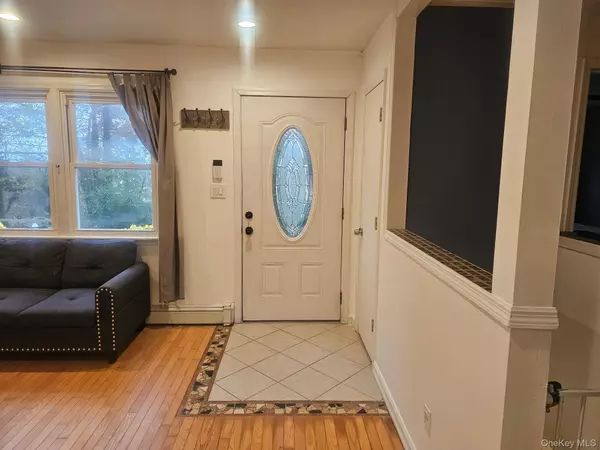 Farmingville, NY 11738,11 Edgewood AVE