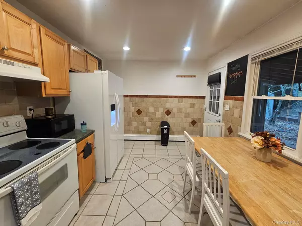 Farmingville, NY 11738,11 Edgewood AVE