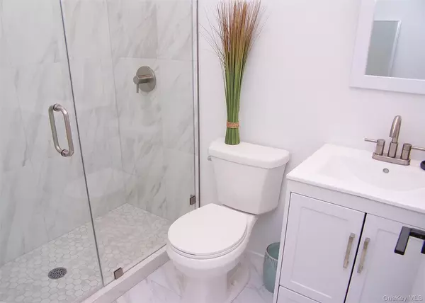 Hampton Bays, NY 11946,47 School ST