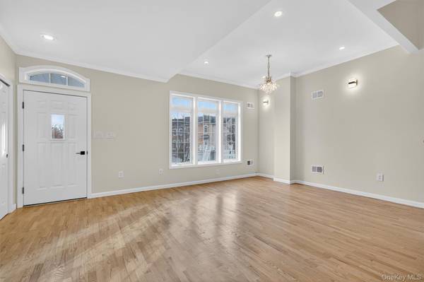 Nanuet, NY 10954,34 Alexander CT