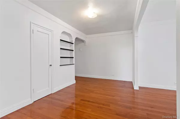 Forest Hills, NY 11375,111-39 76th RD #E7