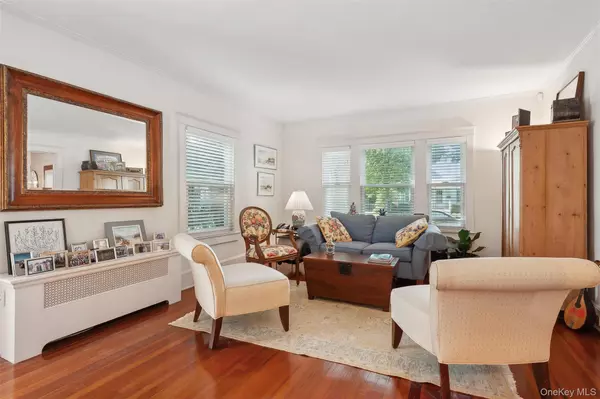 Southampton, NY 11968,24 Jennings AVE