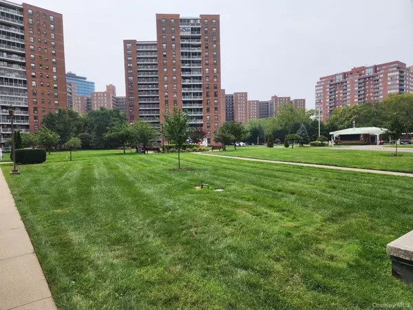 61-15 98th ST #12L, Rego Park, NY 11374