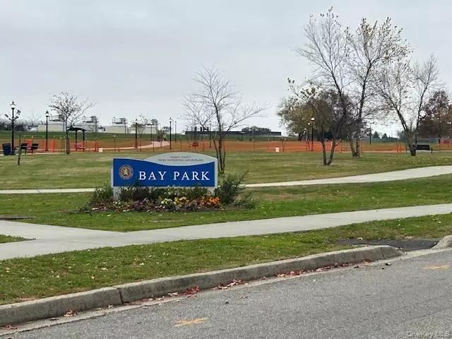 10 Kirgan CT, East Rockaway, NY 11518