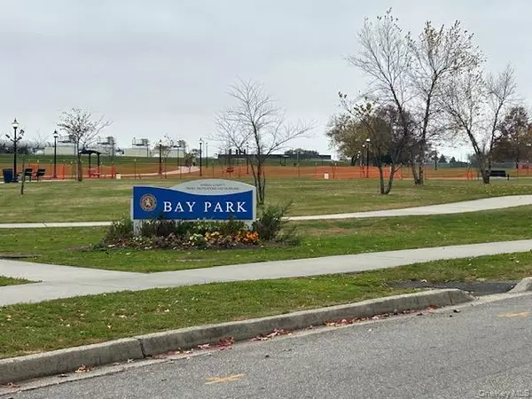 10 Kirgan CT, East Rockaway, NY 11518