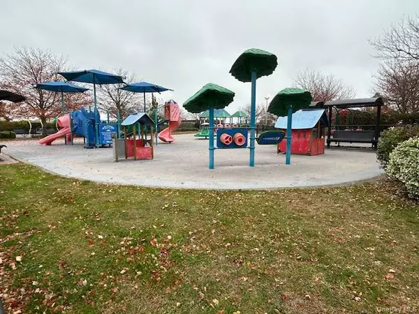 East Rockaway, NY 11518,10 Kirgan CT