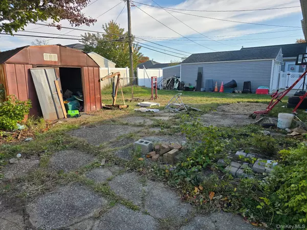 Seaford, NY 11783,2419 Cedar ST