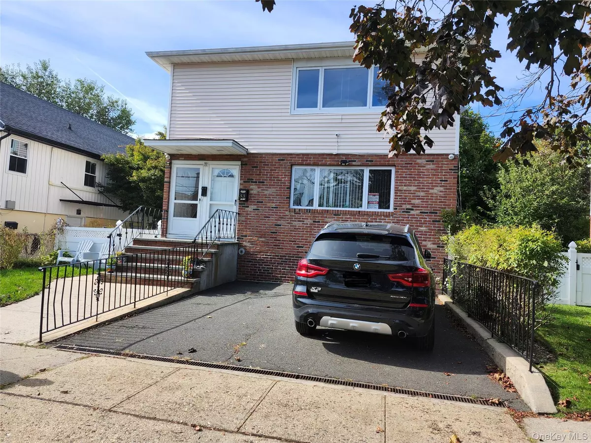 Port Washington, NY 11050,33 Graywood RD #2