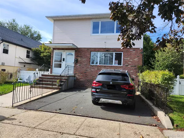 33 Graywood RD #2, Port Washington, NY 11050