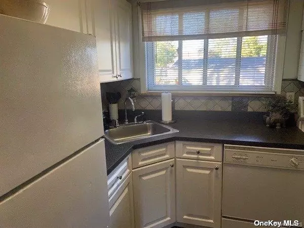 Valley Stream, NY 11580,990 Fenwood #1