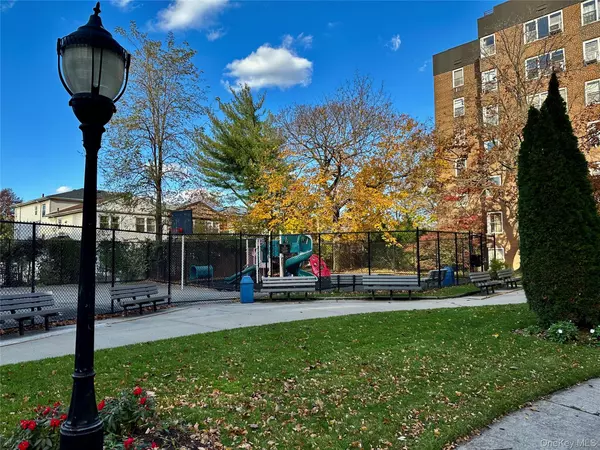 Bayside, NY 11360,209-25 18th AVE #6D