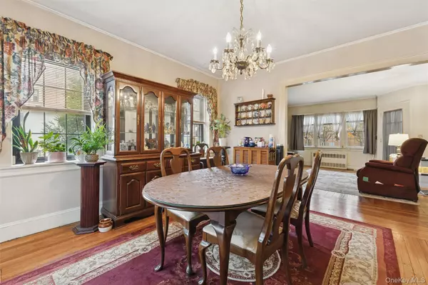 Forest Hills, NY 11375,213 Burns ST