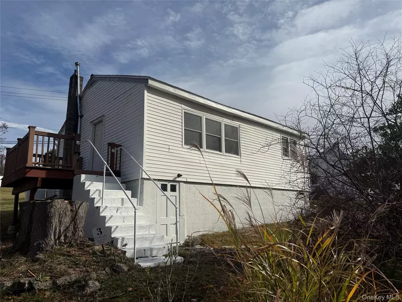 3 Kavalec LN, Warwick, NY 10990