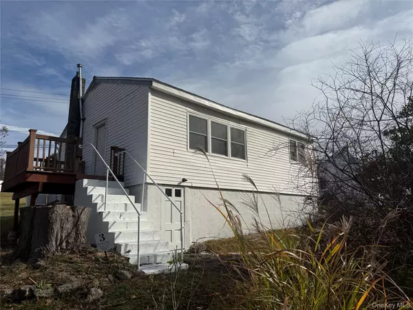 3 Kavalec LN, Warwick, NY 10990