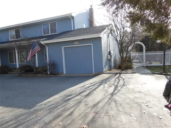 Melville, NY 11747,2 Bushwick ST #Upstairs