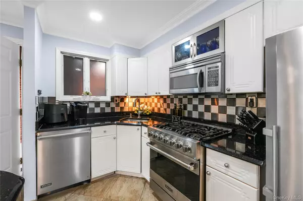 College Point, NY 11356,427 Schorr DR #36A