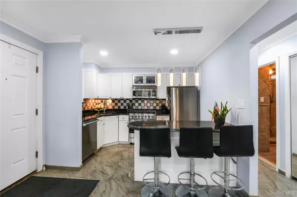 College Point, NY 11356,427 Schorr DR #36A