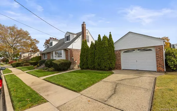 Garden City South, NY 11530,124 Kilburn RD