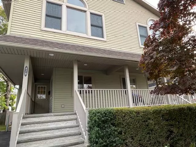 Port Washington, NY 11050,42 Dunwood RD #B