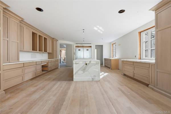 Lawrence, NY 11559,156 Harborview