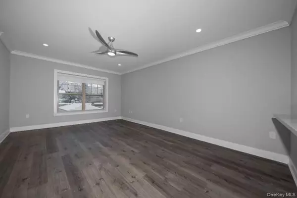 Glen Cove, NY 11542,100 Glen ST #N2315