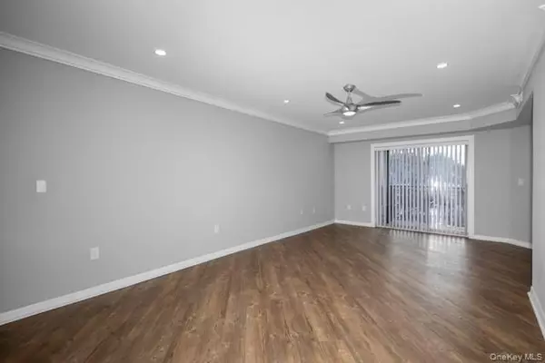 Glen Cove, NY 11542,100 Glen ST #N2210