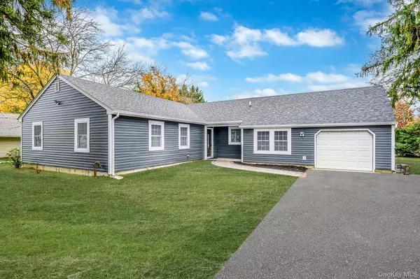 50 7th ST, Saint James, NY 11780