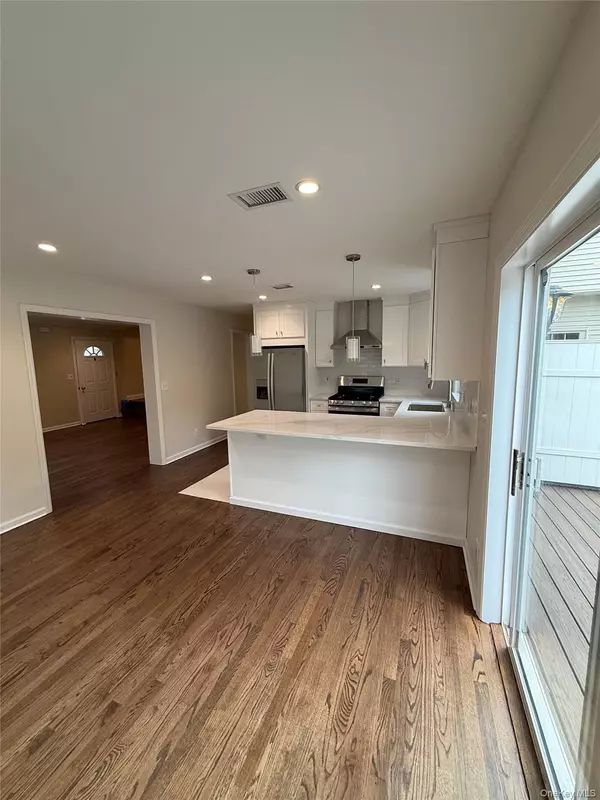 Harrison, NY 10528,114 Sterling AVE