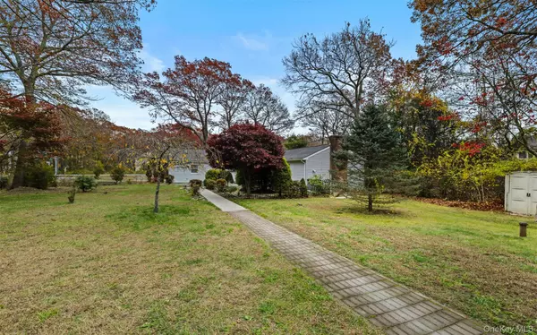 Ridge, NY 11961,37 Pond LN