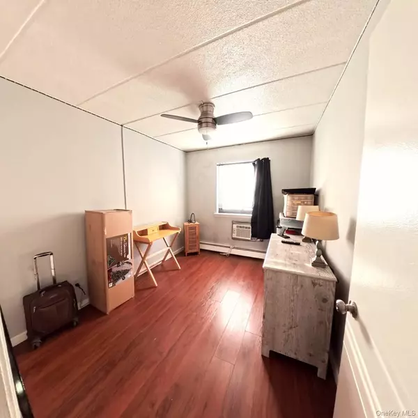 Bronx, NY 10473,721 Thieriot AVE