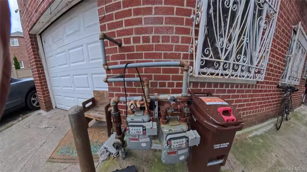 Bronx, NY 10473,1822 Seward AVE