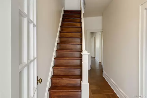 Sunnyside, NY 11104,4718 39th PL #2