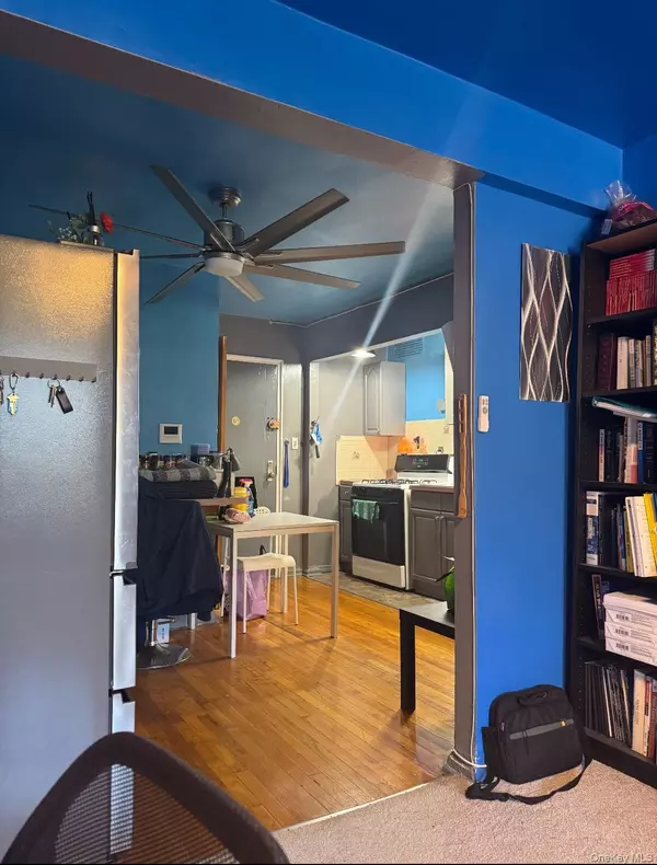 Bayside, NY 11364,212-04 75 AVE #3M