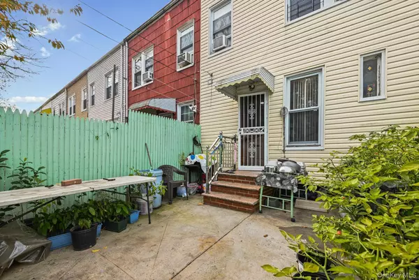 Woodhaven, NY 11421,8915 88th ST