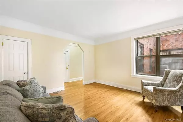 Mount Vernon, NY 10552,663 Locust ST #4A