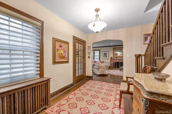 Great Neck, NY 11023,3 Station RD