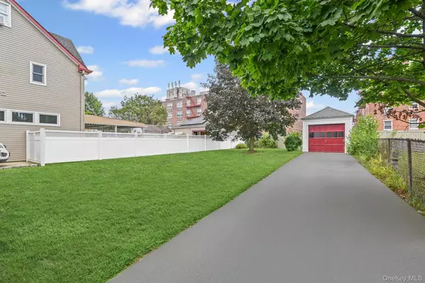 Williston Park, NY 11596,30 Temple ST