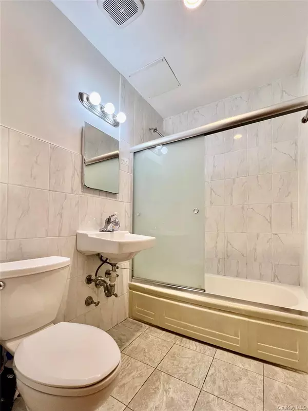 Jackson Heights, NY 11370,25-40 77th ST #1