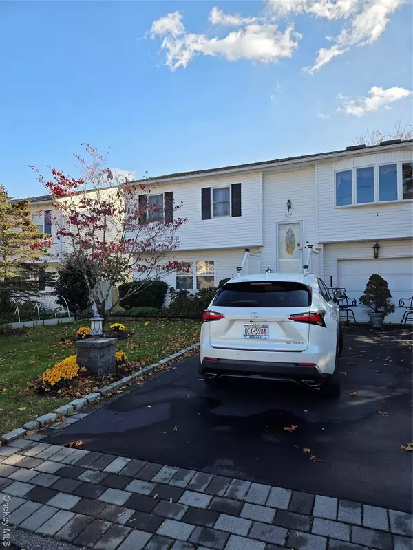 127 E 12th ST, Huntington Station, NY 11746