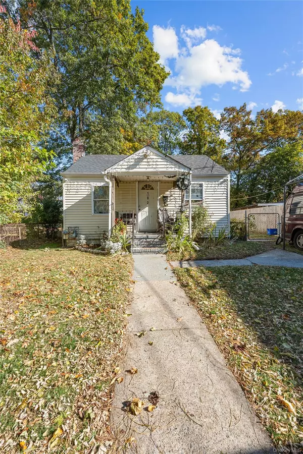 182 Park AVE, Roosevelt, NY 11575