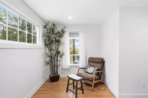 Bayville, NY 11709,7 School ST