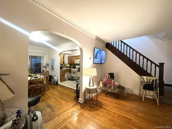 East Elmhurst, NY 11370,3035 82nd ST