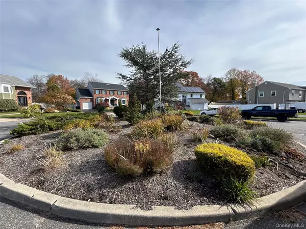 West Islip, NY 11795,839 Pine AVE