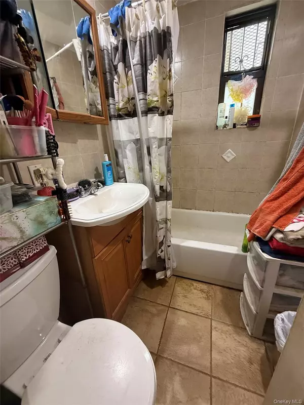 Flushing, NY 11367,147-04 72 AVE #A