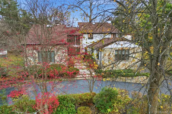 43 Bristol DR, Manhasset, NY 11030